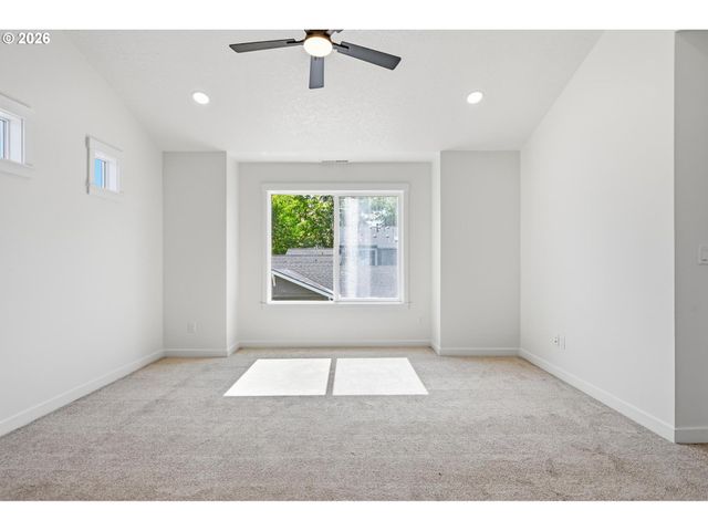 6530 Ne COPPER BEECH Dr, Hillsboro, OR 97124