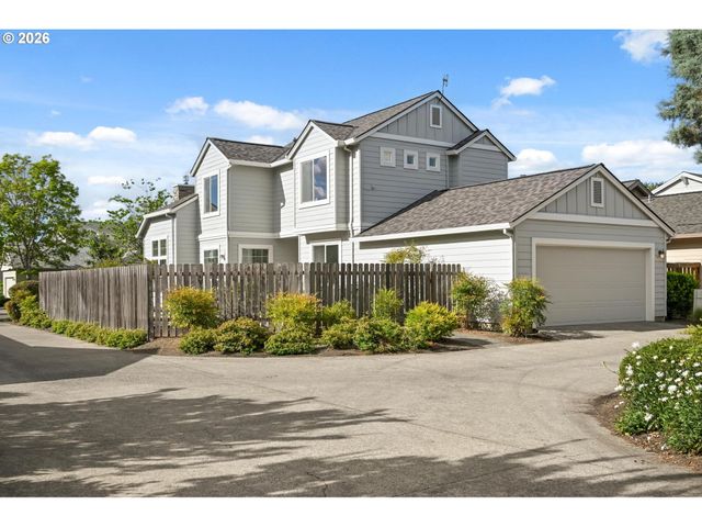 6530 Ne COPPER BEECH Dr, Hillsboro, OR 97124