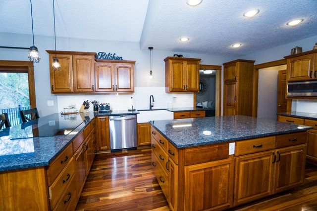 6130 Stillwater Boulevard N, Oakdale, MN 55128