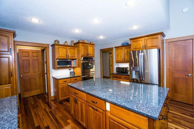 6130 Stillwater Boulevard N, Oakdale, MN 55128
