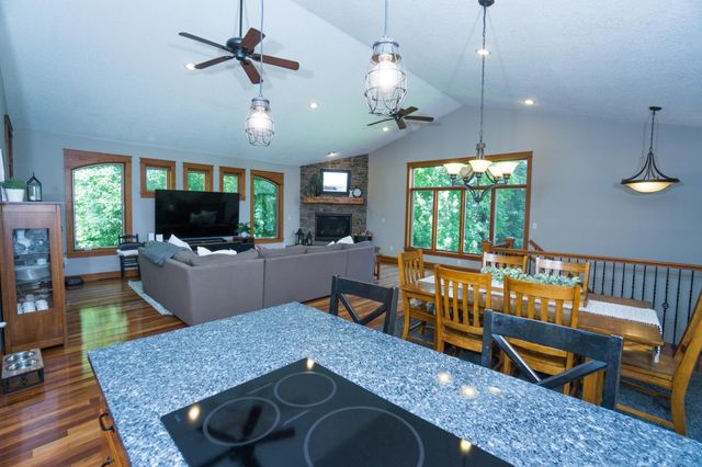 6130 Stillwater Boulevard N, Oakdale, MN 55128