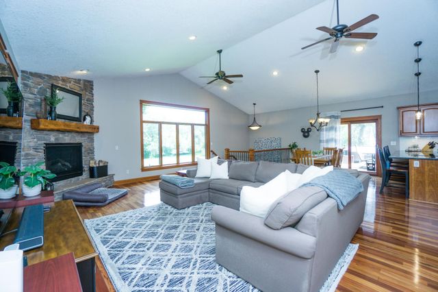 6130 Stillwater Boulevard N, Oakdale, MN 55128