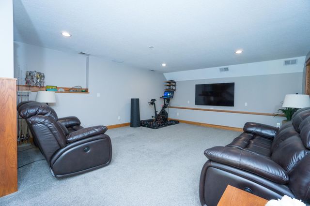 6130 Stillwater Boulevard N, Oakdale, MN 55128