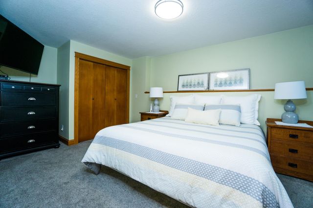 6130 Stillwater Boulevard N, Oakdale, MN 55128