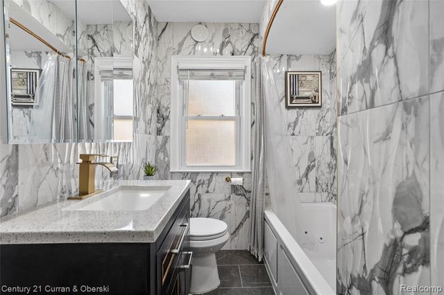 5 Barclay Court, Dearborn, MI 48126