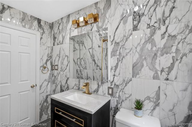 5 Barclay Court, Dearborn, MI 48126