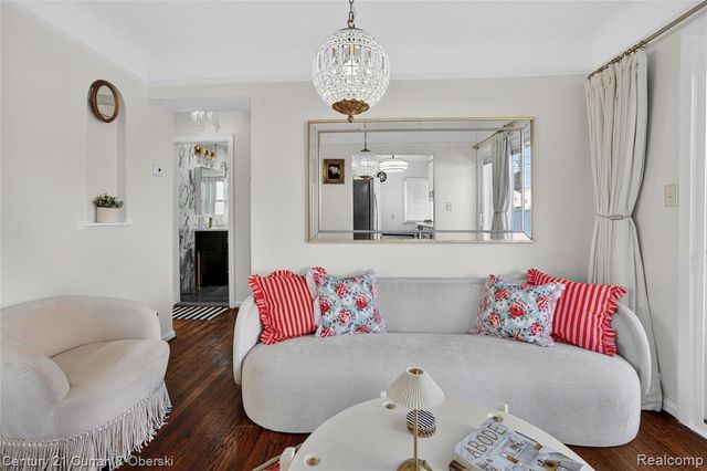 5 Barclay Court, Dearborn, MI 48126