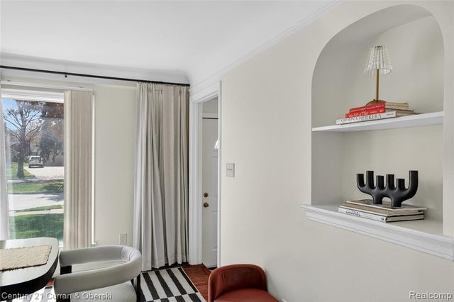 5 Barclay Court, Dearborn, MI 48126