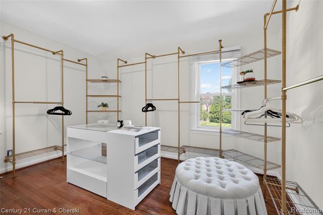 5 Barclay Court, Dearborn, MI 48126