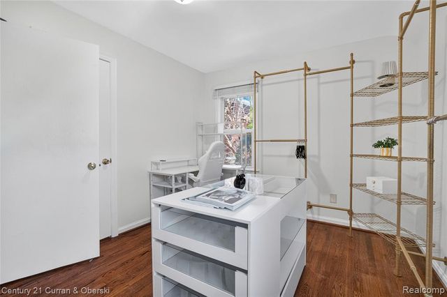 5 Barclay Court, Dearborn, MI 48126