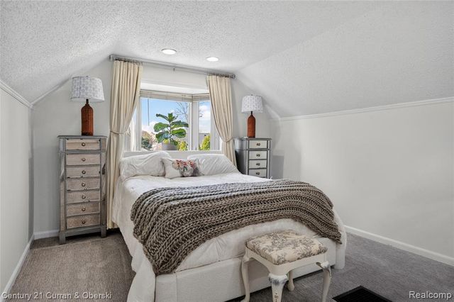 5 Barclay Court, Dearborn, MI 48126