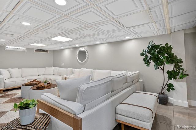 5 Barclay Court, Dearborn, MI 48126