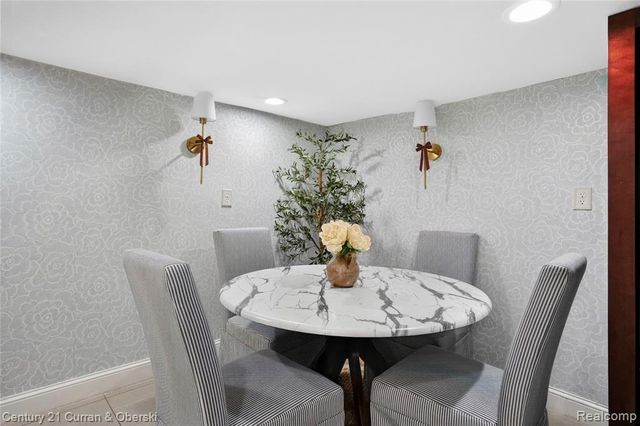 5 Barclay Court, Dearborn, MI 48126