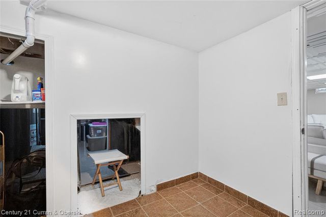 5 Barclay Court, Dearborn, MI 48126