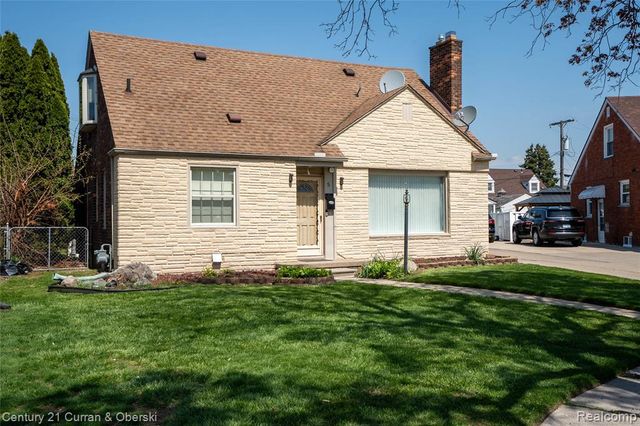 5 Barclay Court, Dearborn, MI 48126