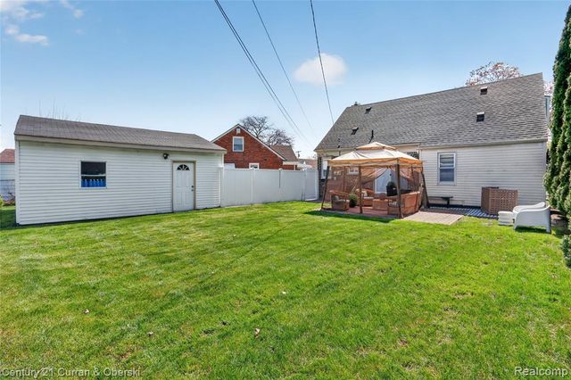 5 Barclay Court, Dearborn, MI 48126