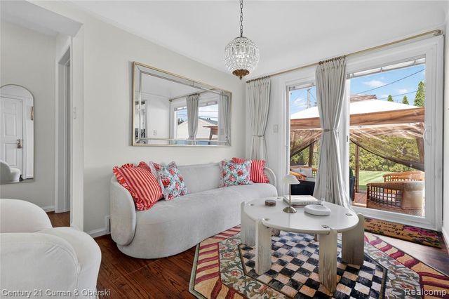 5 Barclay Court, Dearborn, MI 48126