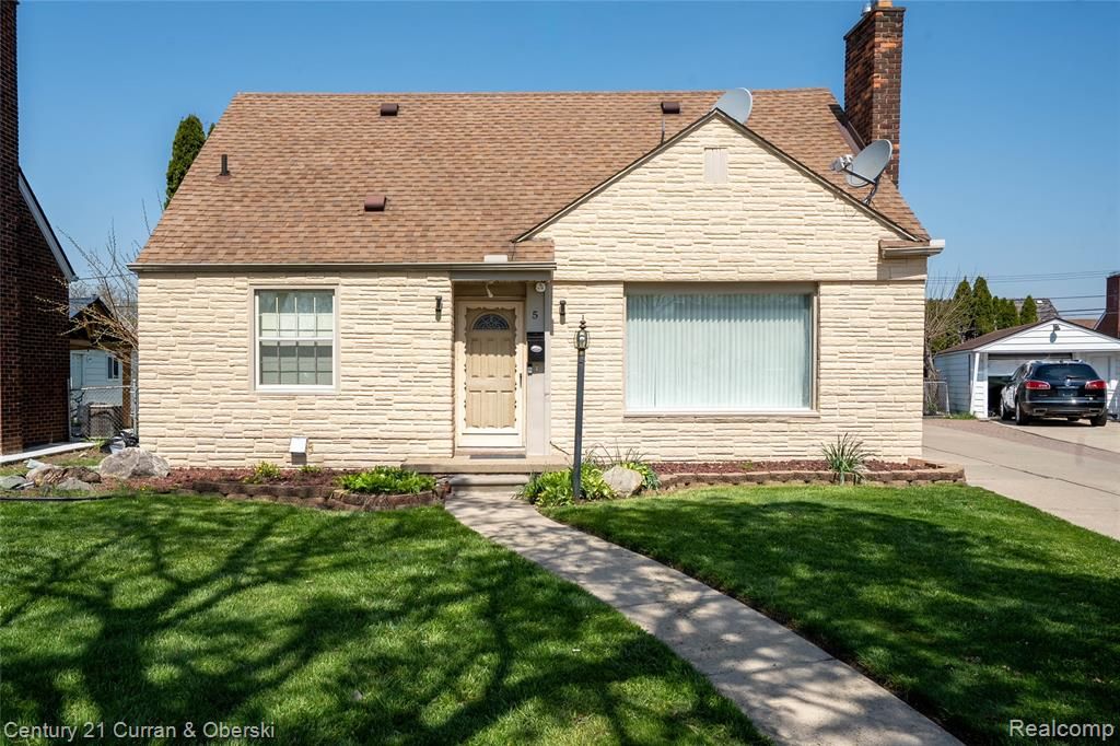 5 Barclay Court, Dearborn, MI 48126