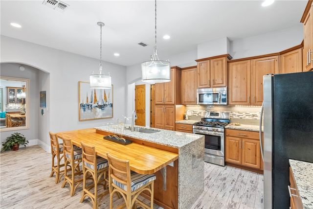 1502 Royal Oaks Trai 1502, Rockport, TX 78382