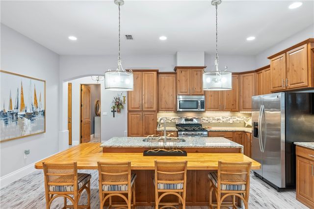 1502 Royal Oaks Trai 1502, Rockport, TX 78382