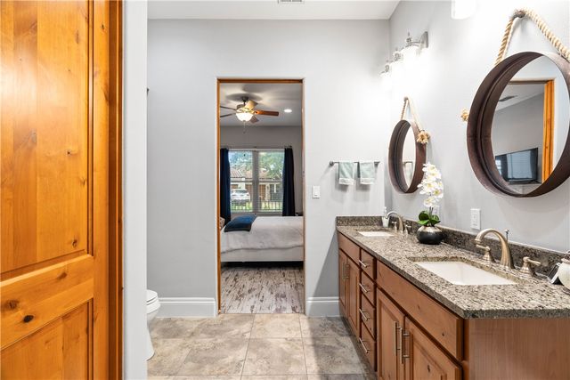 1502 Royal Oaks Trai 1502, Rockport, TX 78382