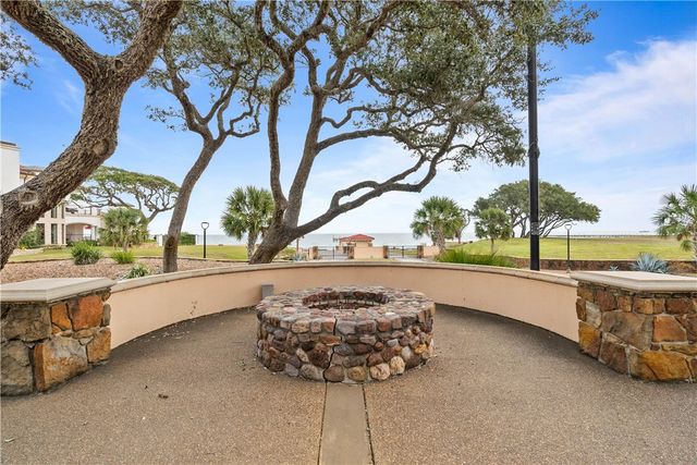 1502 Royal Oaks Trai 1502, Rockport, TX 78382