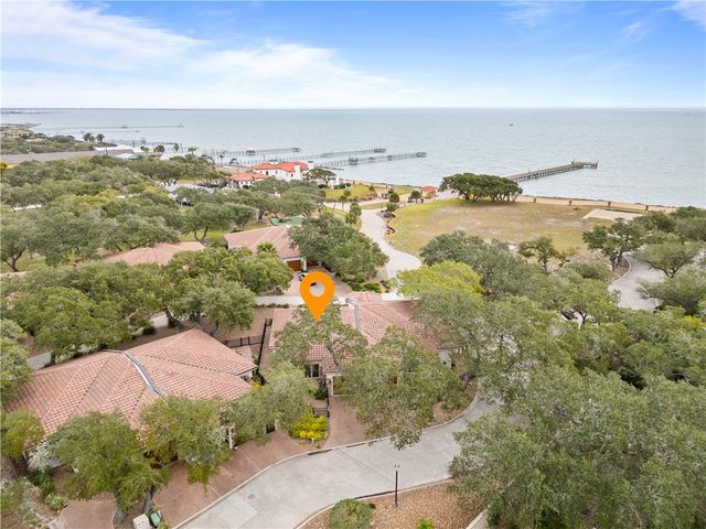 1502 Royal Oaks Trai 1502, Rockport, TX 78382