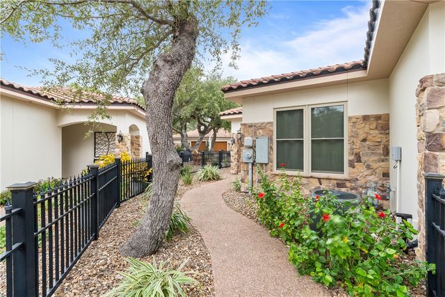 1502 Royal Oaks Trai 1502, Rockport, TX 78382