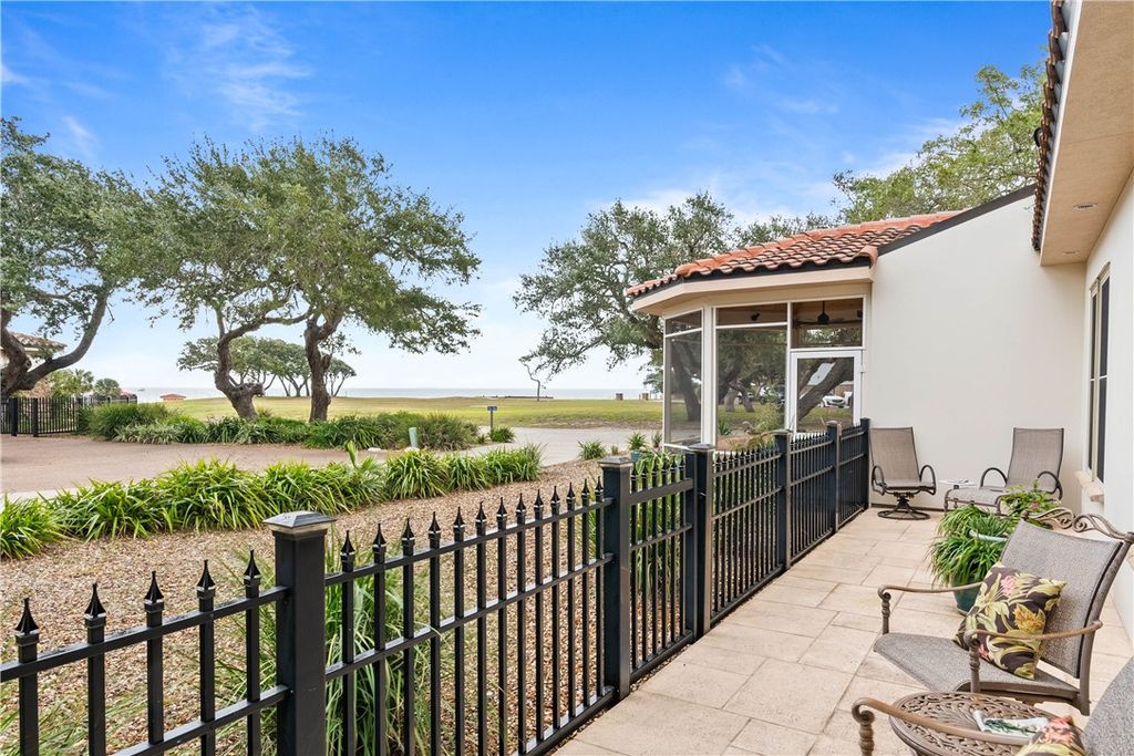 1502 Royal Oaks Trai 1502, Rockport, TX 78382