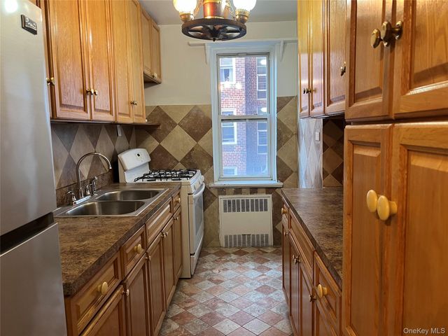 39-20 52nd Avenue 2G, Woodside, NY 11377