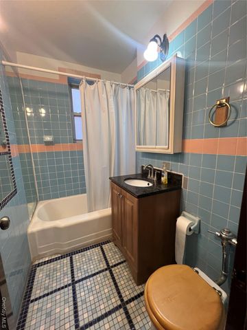 39-20 52nd Avenue 2G, Woodside, NY 11377