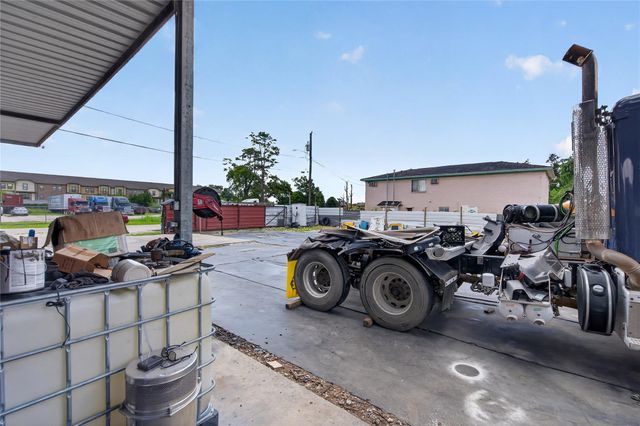 7521 Parkhurst Drive, Houston, TX 77028