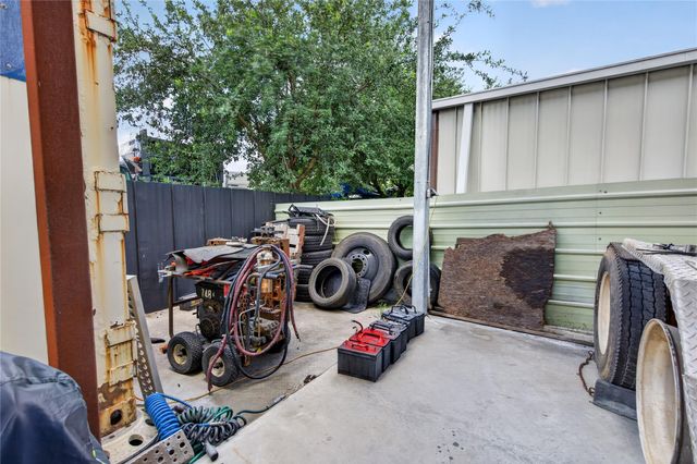 7521 Parkhurst Drive, Houston, TX 77028