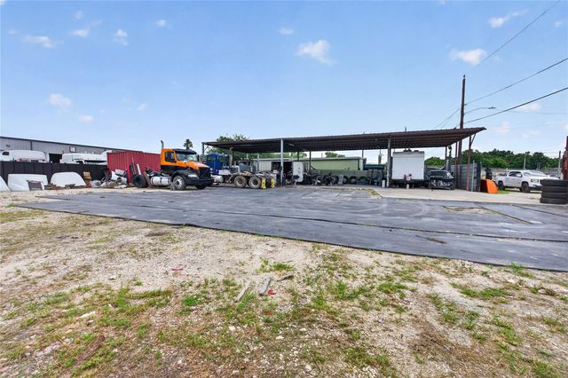 7521 Parkhurst Drive, Houston, TX 77028