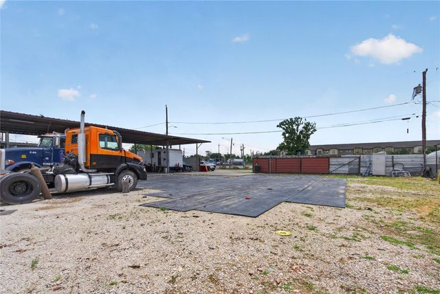 7521 Parkhurst Drive, Houston, TX 77028