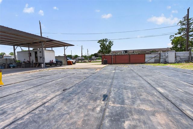 7521 Parkhurst Drive, Houston, TX 77028