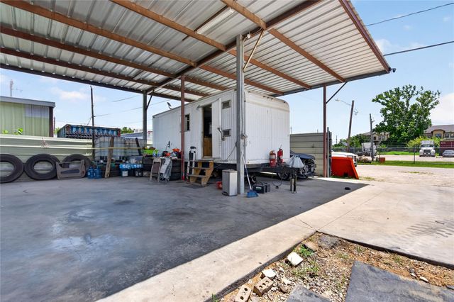 7521 Parkhurst Drive, Houston, TX 77028