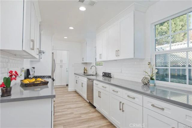 13418 Debby, Los Angeles, CA 91401