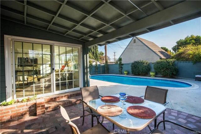 13418 Debby, Los Angeles, CA 91401