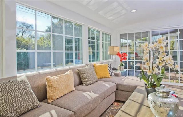 13418 Debby, Los Angeles, CA 91401