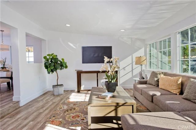 13418 Debby, Los Angeles, CA 91401