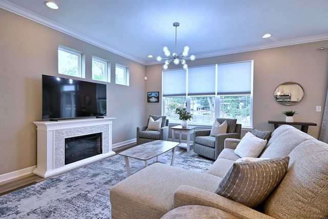 768 Eagle Court, Addison, IL 60101