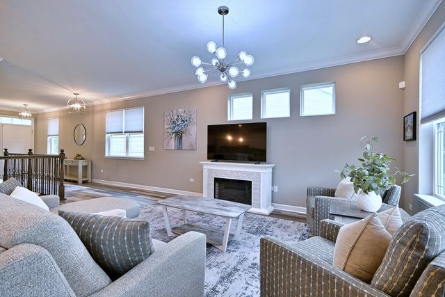 768 Eagle Court, Addison, IL 60101
