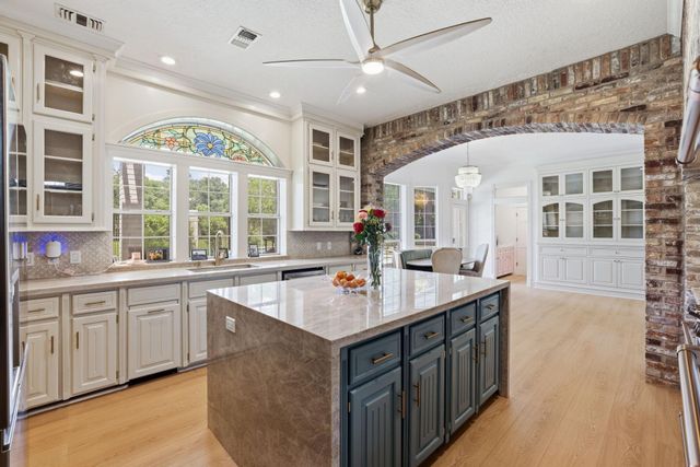 2922 Cedar Woods Place, Houston, TX 77068
