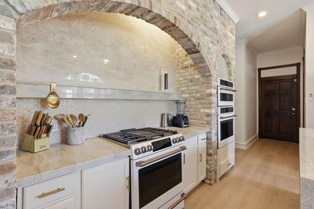 2922 Cedar Woods Place, Houston, TX 77068