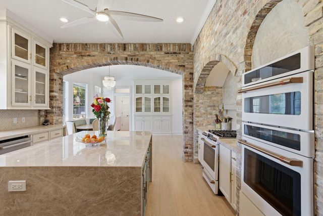 2922 Cedar Woods Place, Houston, TX 77068