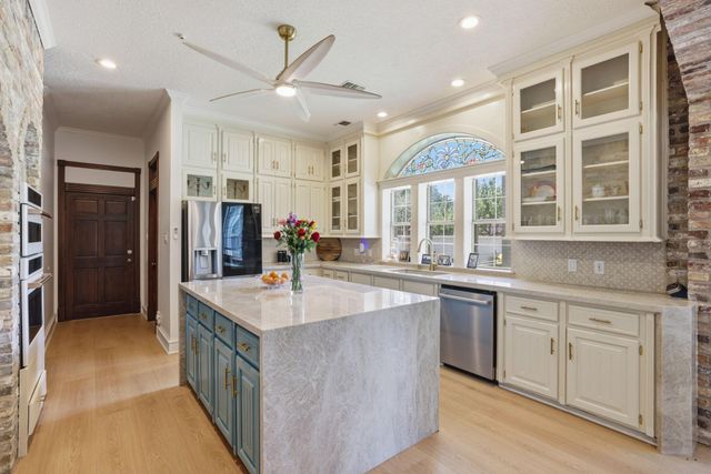 2922 Cedar Woods Place, Houston, TX 77068