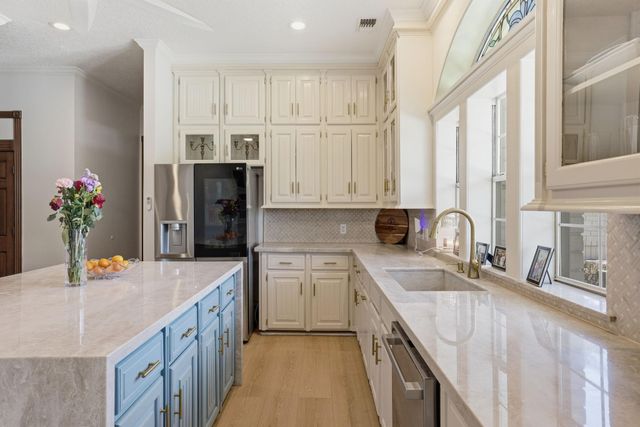 2922 Cedar Woods Place, Houston, TX 77068
