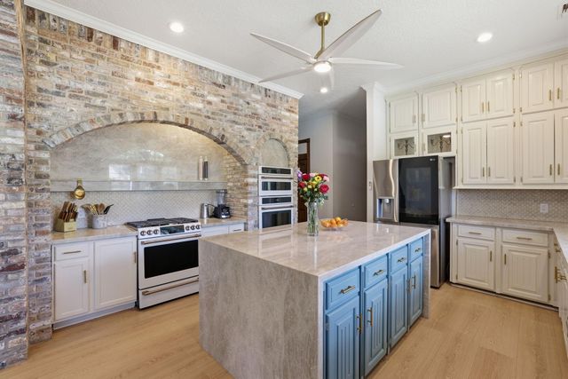 2922 Cedar Woods Place, Houston, TX 77068