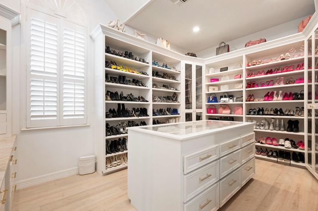 2922 Cedar Woods Place, Houston, TX 77068
